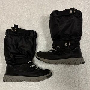 Stride Rite made to play sneaker boot Black Gray Kids Snow Boots boys 8.5